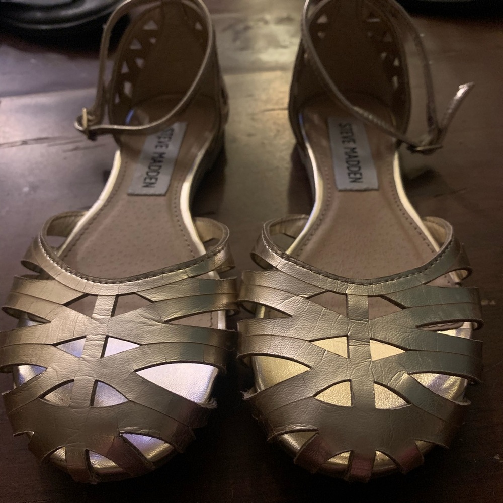 Girls size 1 gold Steve Madden sandals